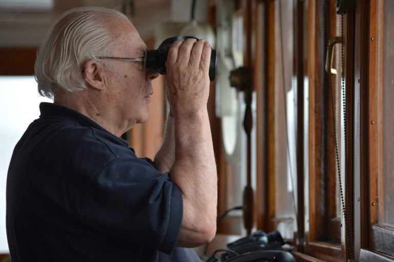 How to Use Binoculars With Glasses (5 Helpful Tips) Optics Mag