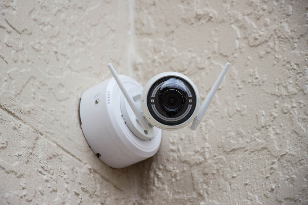 cctv with antennas mounted on the wall