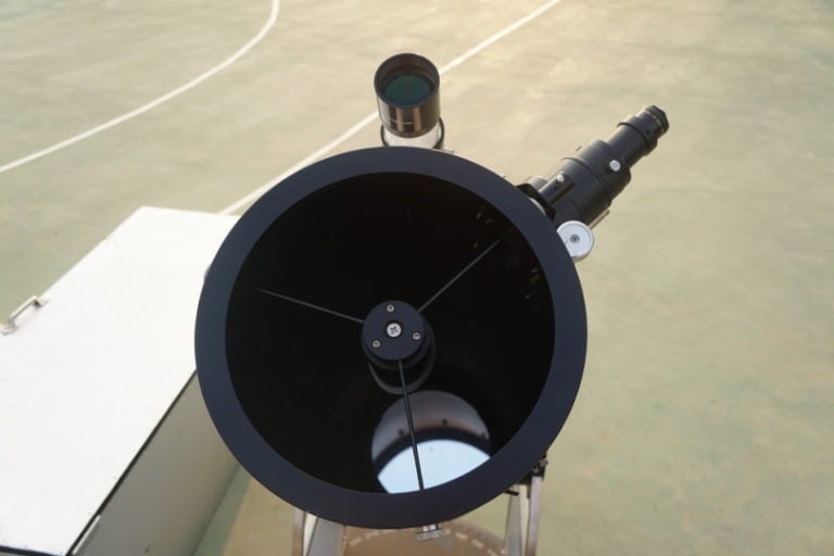 What is a Reflecting Telescope? How Does It Work? Optics Mag