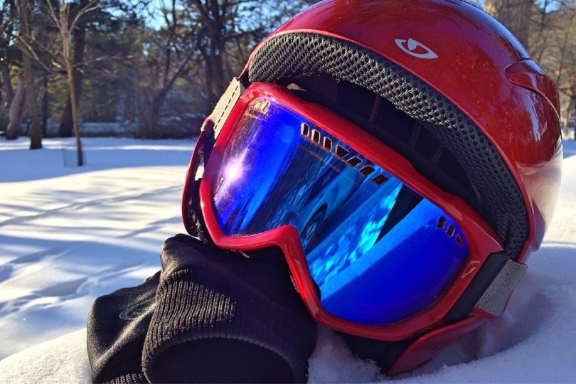 ski goggle and hemet