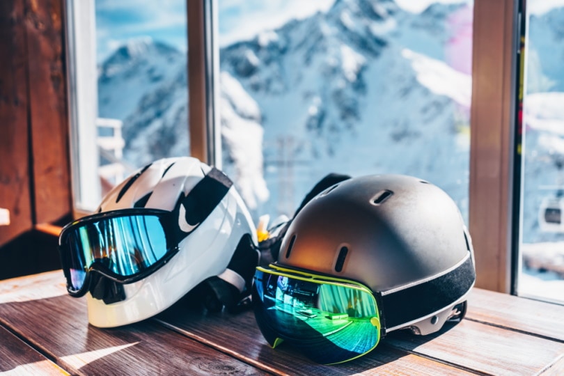 How to Keep Ski Goggles From Fogging 13 Tips & Tricks Optics Mag