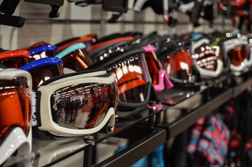 How to Choose Ski Goggles 14 Top Tips Optics Mag
