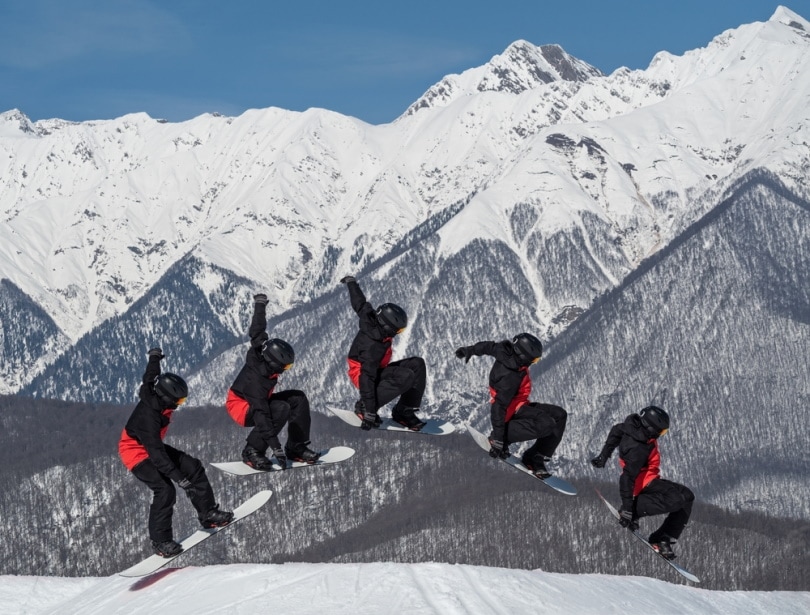 Burst shooting mode of snowboarder jumping