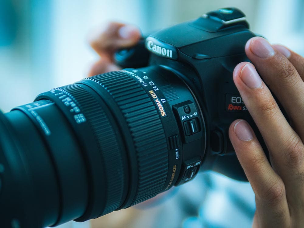 canon dslr with zoom lens