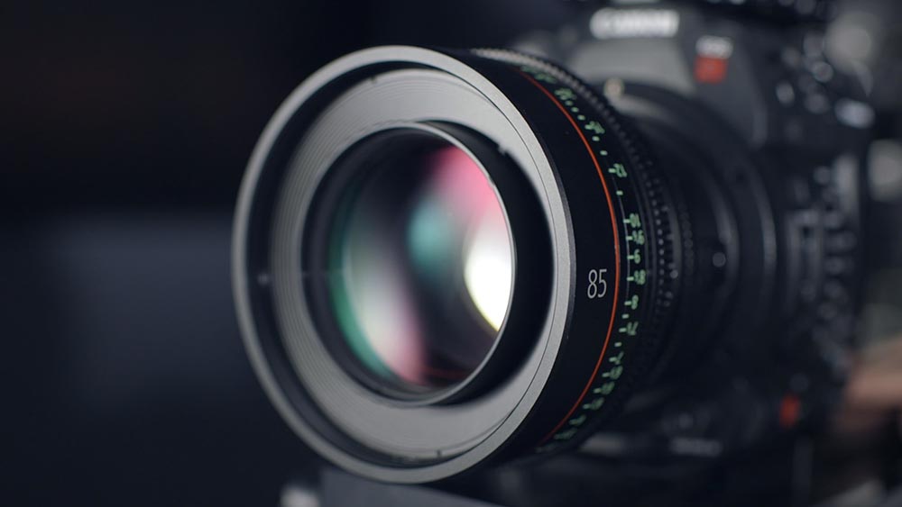 close up Canon DSLR with 85mm prime lens