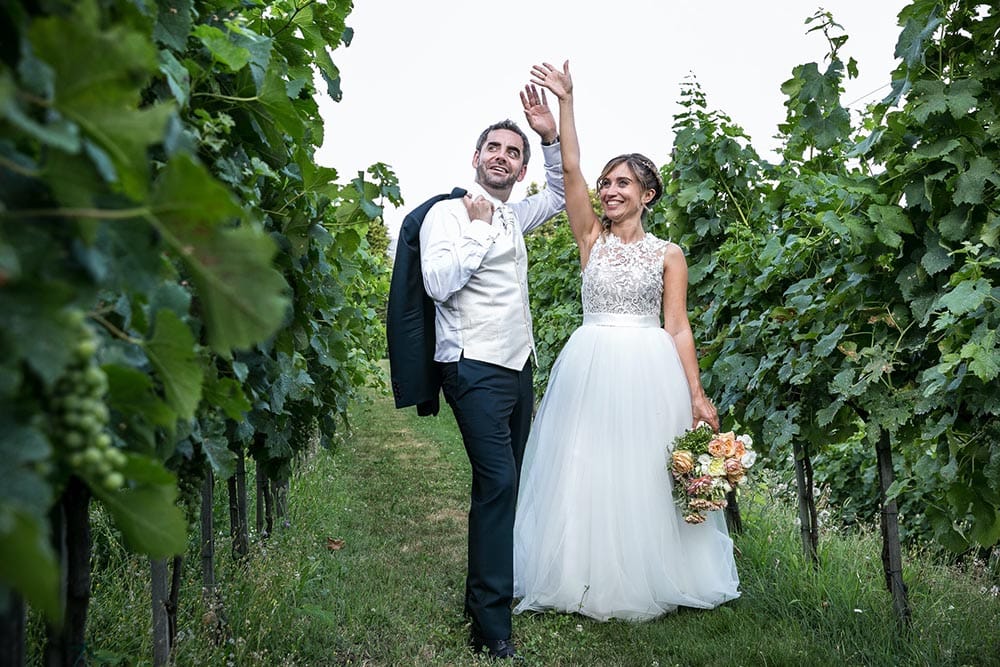 newly wed couple at the vineyard