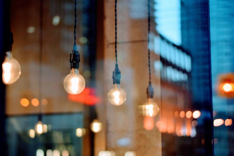 string lights at a cafe