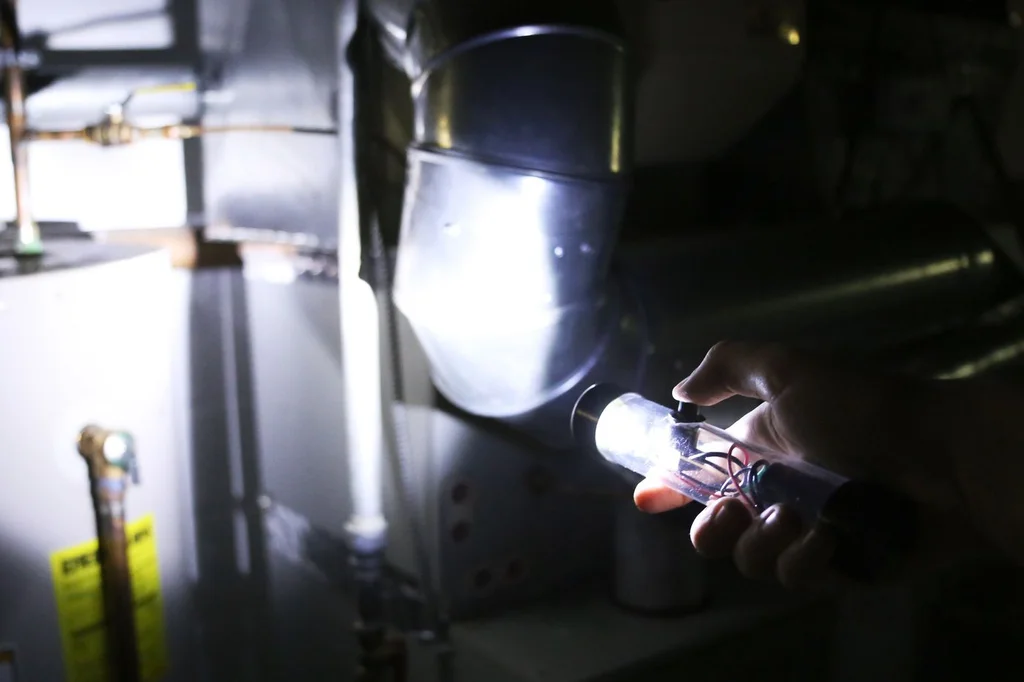 DIY LED Flashlight by Instructables