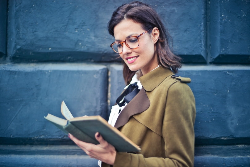 woman using reading eye glasses