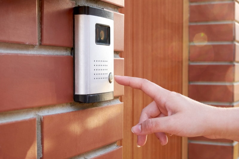 hand pressing doorbell